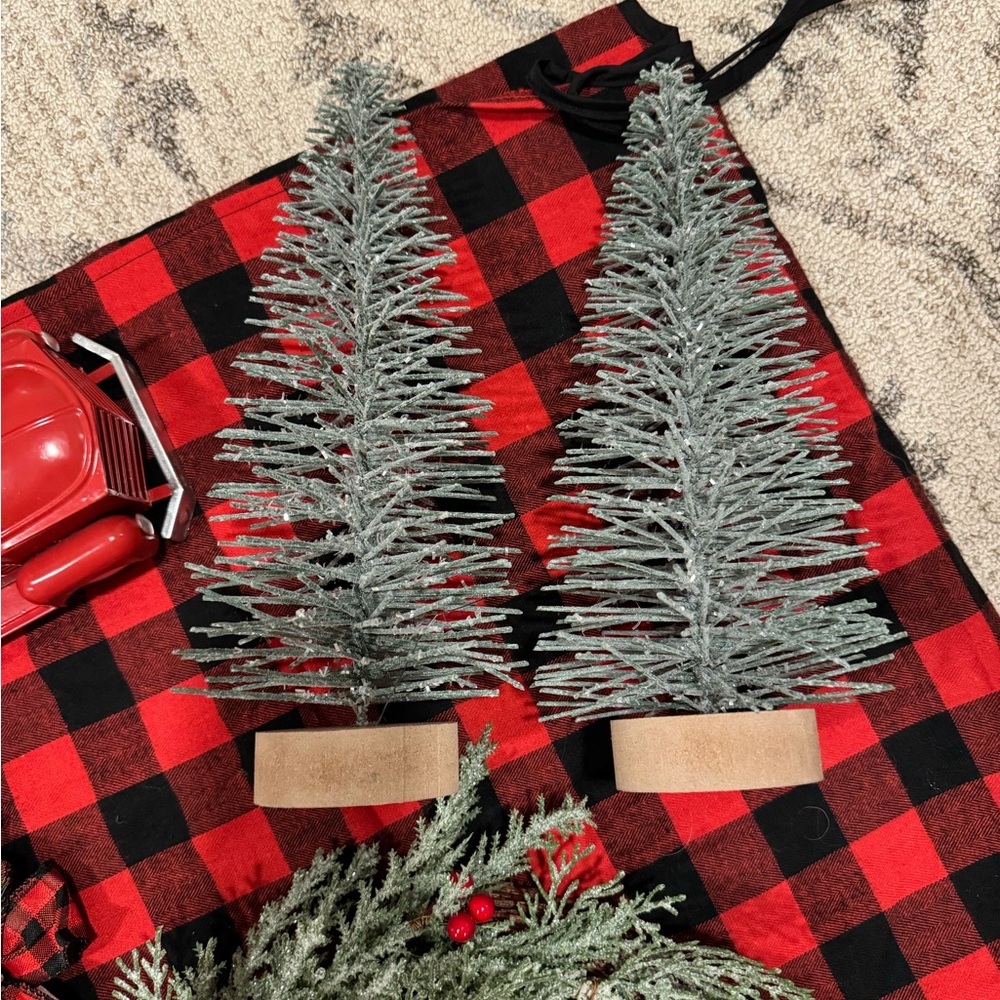 Christmas Decor Bundle - Picture 10 of 11